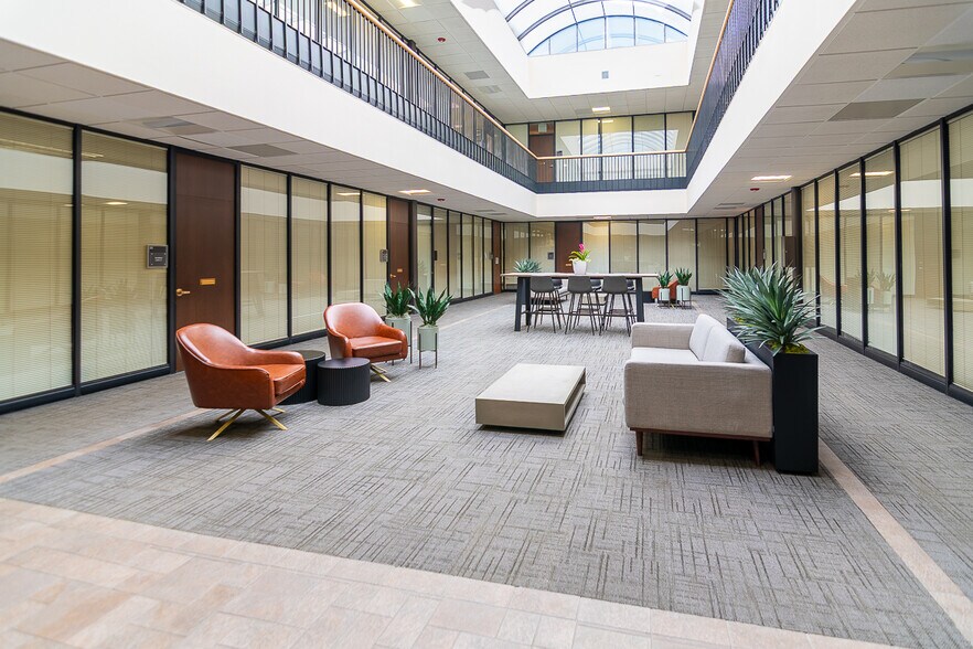 More Photos Of 900 Skokie Blvd, Northbrook Unknown For Lease