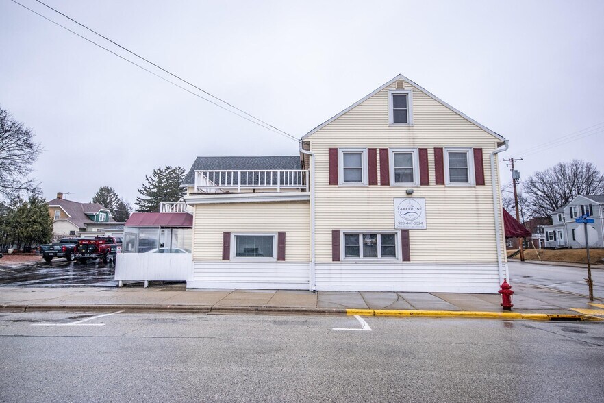 Primary Photo Of 417 2nd St, Random Lake Restaurant For Sale