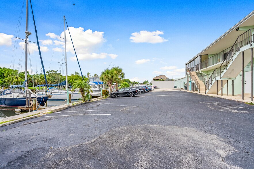 More Photos Of 23 Royal Palm Pointe, Vero Beach Restaurant For Sale