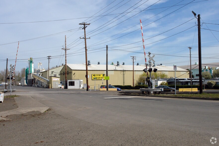 More Photos Of 10425 N Bloss Ave, Portland Unknown For Lease