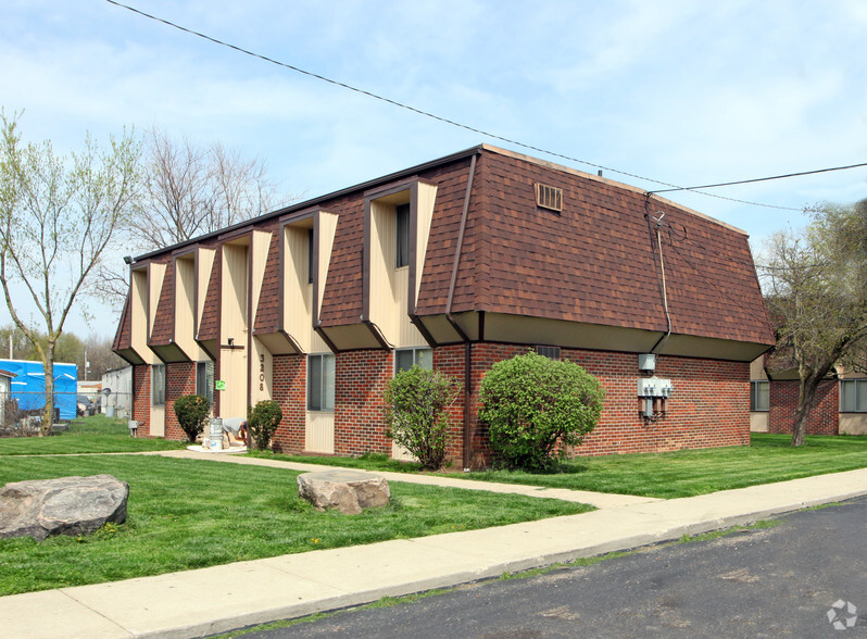 Primary Photo Of 3145-3235 Sterling Ln, Columbus Apartments For Sale