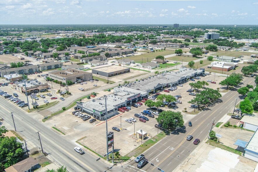 More Photos Of 1901-2403 E Red River St, Victoria General Retail For Lease