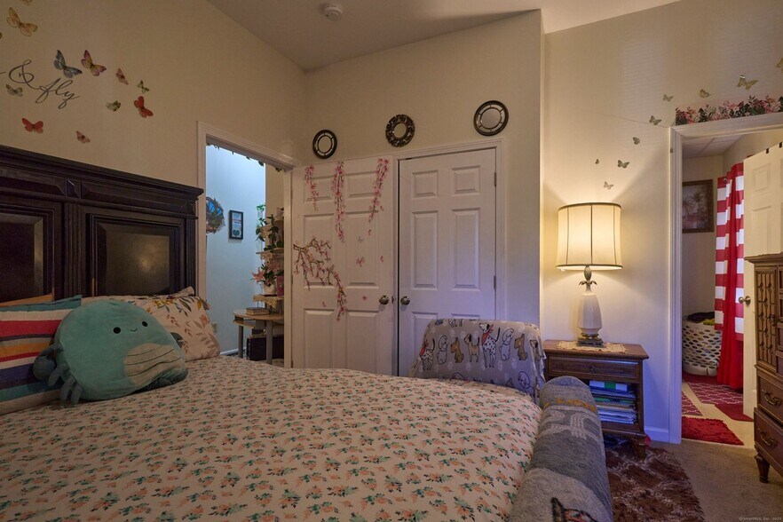 More Photos Of 39 Capen St, Hartford Multifamily For Sale