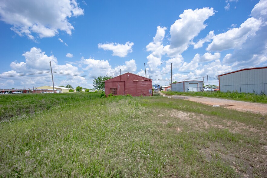 More Photos Of 107.5 4th, Lindsay Land For Sale