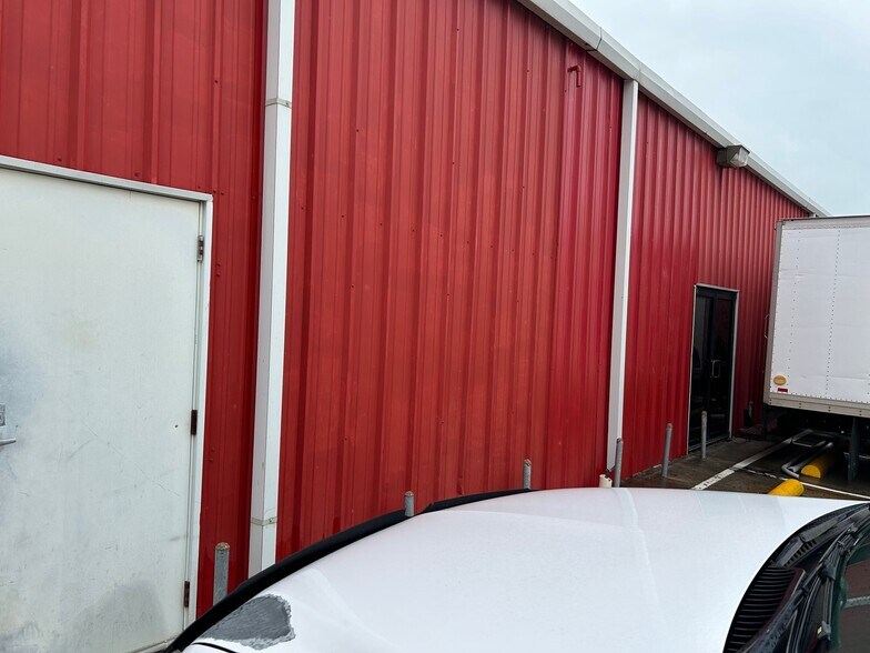 More Photos Of 3879 Fort Worth Hwy, Weatherford Showroom For Sale