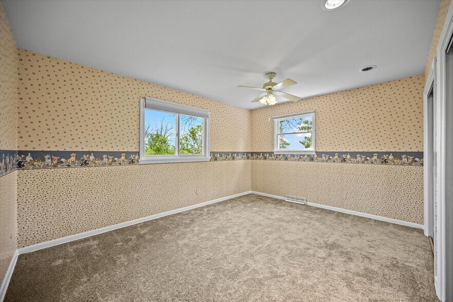 More Photos Of 1335 S Kio St, Watkins Veterinarian Kennel For Sale