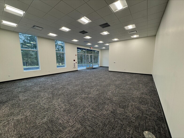 More Photos Of 485 Elizabeth Ave, Somerset Warehouse For Lease