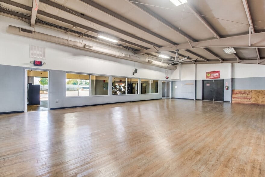 More Photos Of 2500 S Ferdon Blvd, Crestview Storefront For Lease