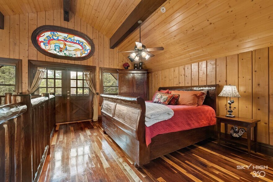 More Photos Of 3134 E Van Buren, Eureka Springs Hotel For Sale