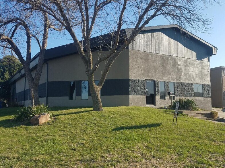 More Photos Of 13726 C St, Omaha Warehouse For Lease