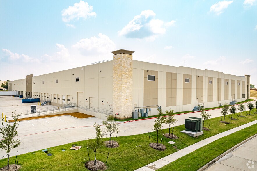 More Photos Of 2951 S Valley Pky, Lewisville Warehouse For Lease