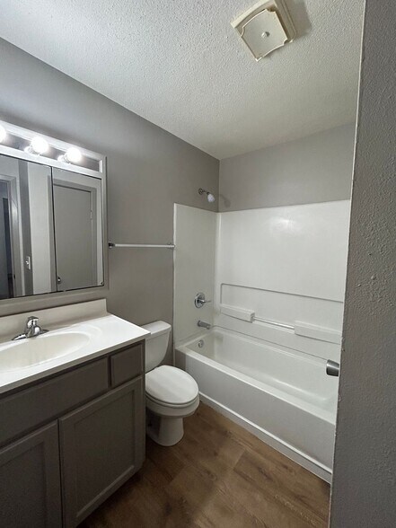 More Photos Of 810 Payton Ave, Des Moines Apartments For Sale