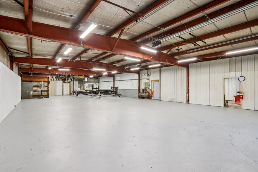 More Photos Of W9231 Bobolink Rd, Reeseville Warehouse For Sale