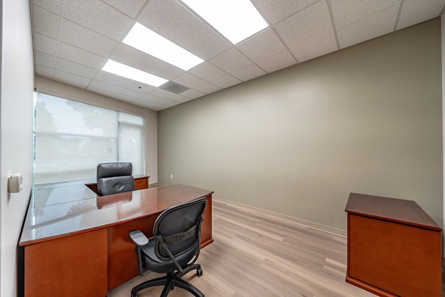 More Photos Of 9297-9311 Research Dr, Irvine Research And Development For Sale