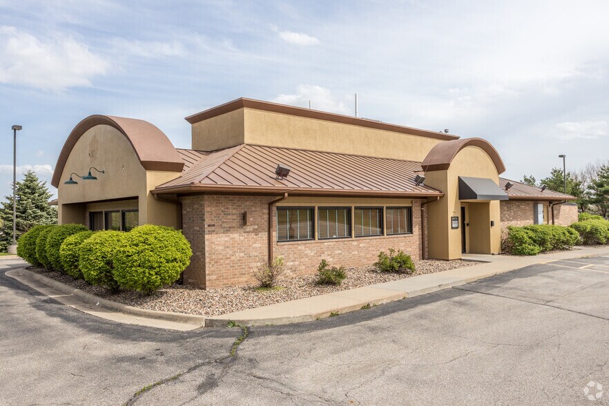 Primary Photo Of 8134 Douglas Ave, Urbandale Restaurant For Sale