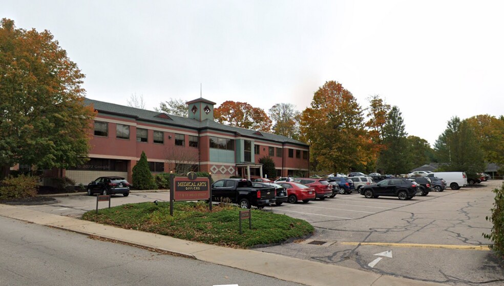 Primary Photo Of 17 Wells St, Westerly Medical For Sale