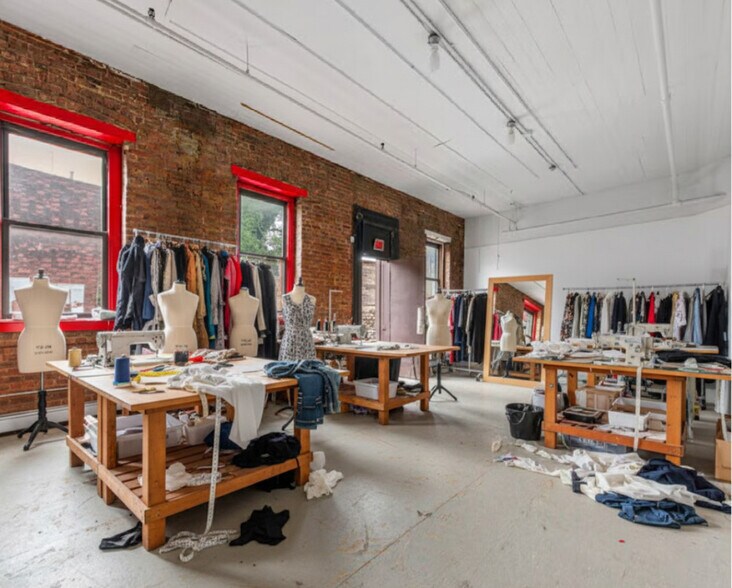 More Photos Of 148 India St, Brooklyn Warehouse For Lease