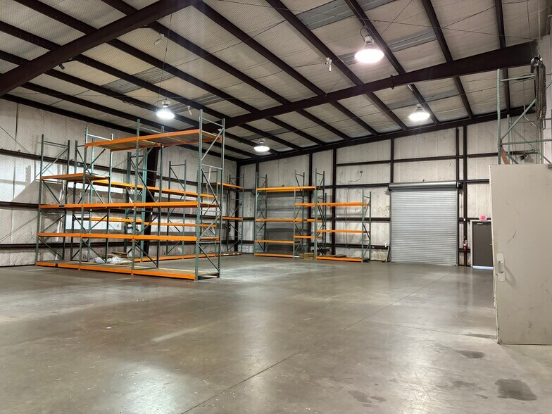 More Photos Of 3222 Manvel Rd, Pearland Warehouse For Lease