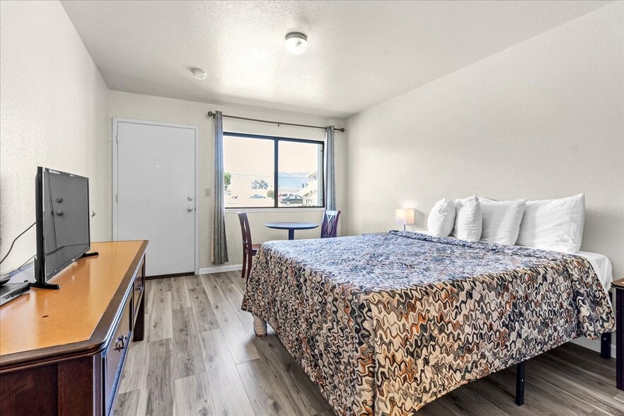 More Photos Of 1013 Front St, Soledad Hotel For Sale