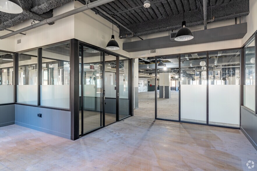 More Photos Of 195 Montague St, Brooklyn Office For Lease