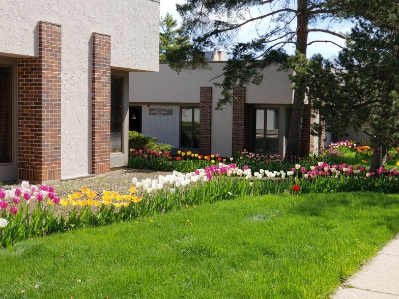 More Photos Of 1117 S Milwaukee Ave, Libertyville Unknown For Lease