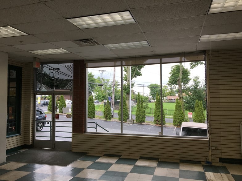 More Photos Of 800 E Boston Post Rd, Mamaroneck Storefront For Sale