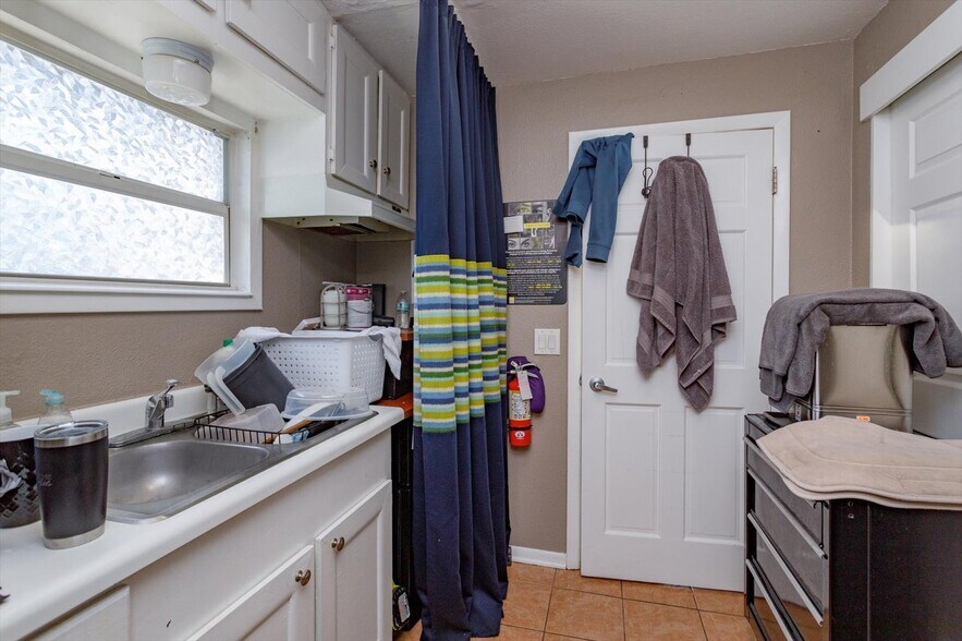 More Photos Of 37 Hill Ave, Orlando Flex For Sale