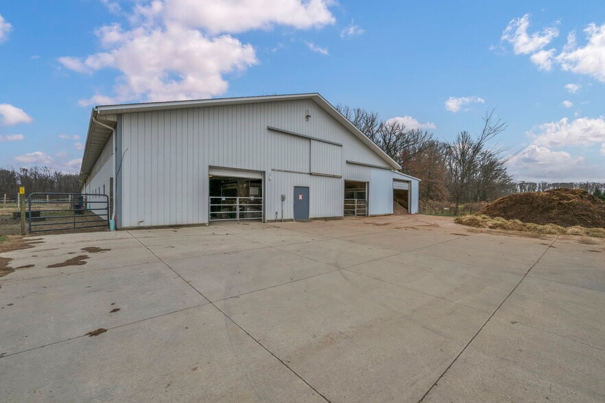 More Photos Of 16449 S Boone Rd, Columbia Station Specialty For Sale