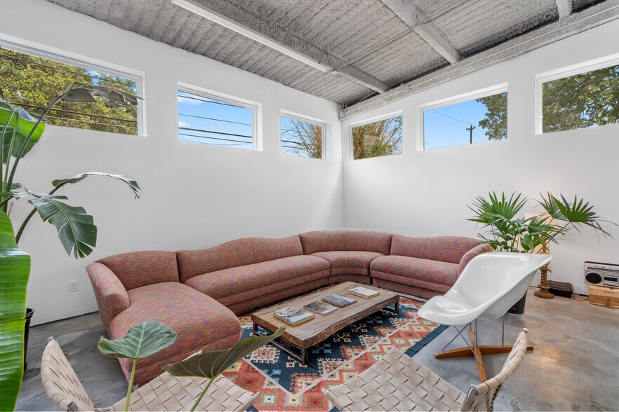 More Photos Of 3902 McKinney St, Houston Warehouse For Lease