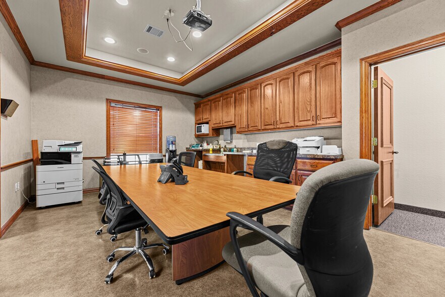 More Photos Of 1115 Kinwest Pky, Irving Medical For Lease