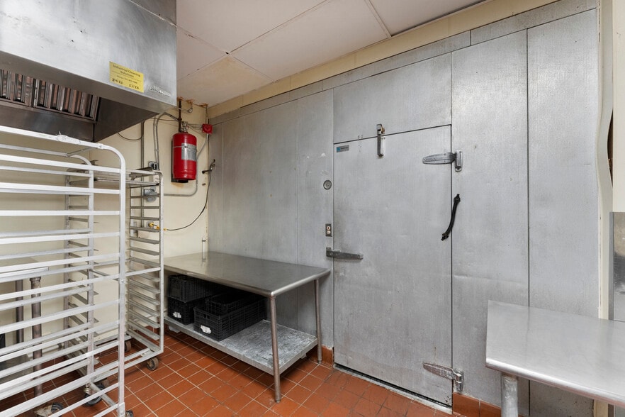 More Photos Of 7373 Comfort Inn Dr, Warrenton General Retail For Sale