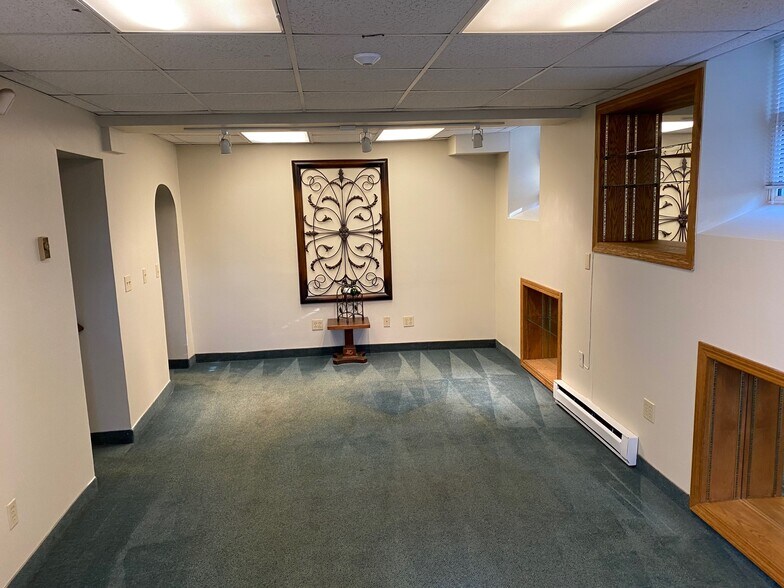 More Photos Of 222 Mckee St, Manchester Office For Lease