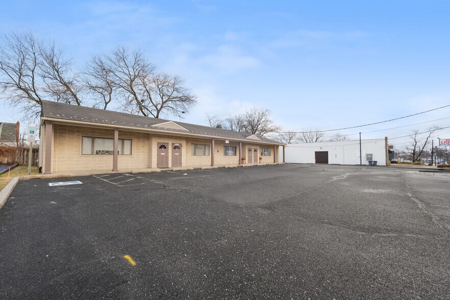More Photos Of 7535 Maple Ave, Pennsauken Medical For Sale