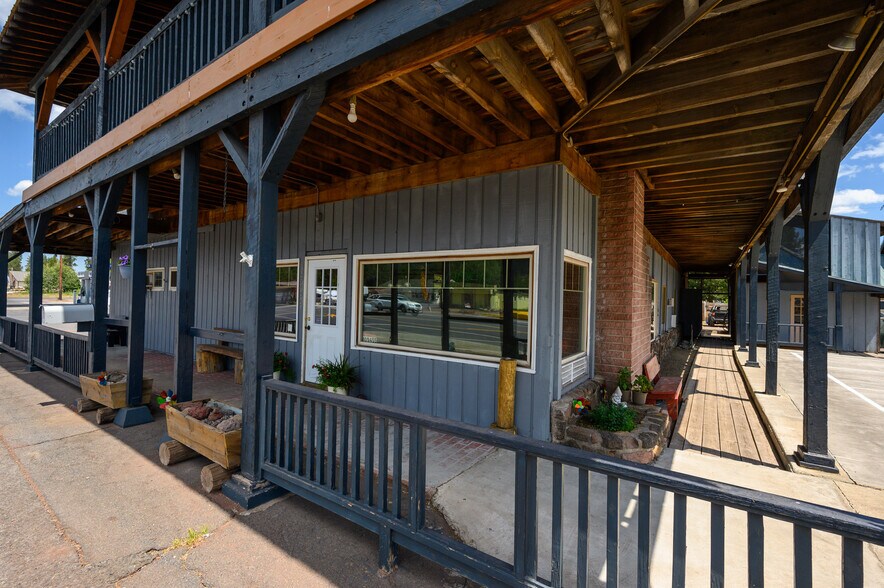 More Photos Of 109455 Highway 97 N, Chemult Hotel For Sale