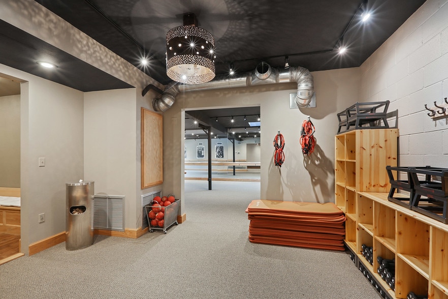 More Photos Of 3923 Magazine St, New Orleans Freestanding For Lease