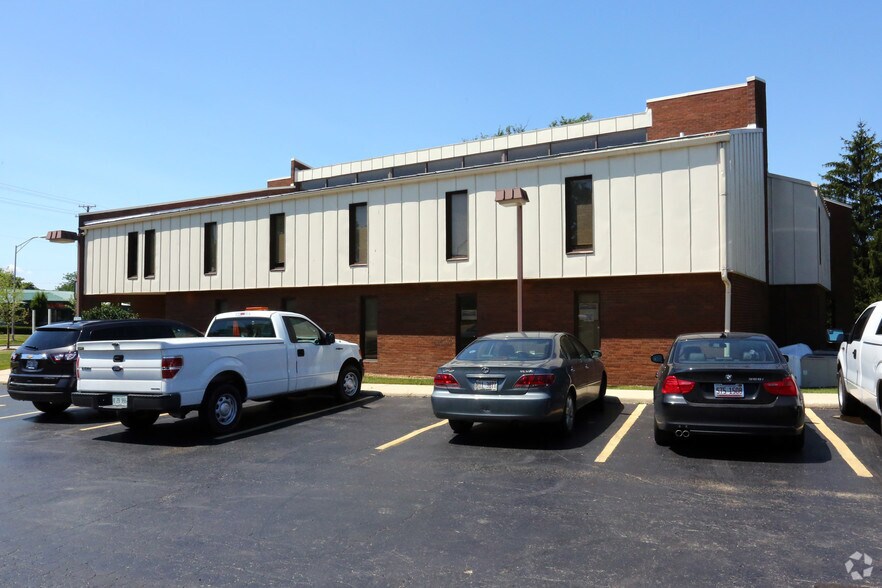 More Photos Of 684 W Boughton Rd, Bolingbrook Office For Lease