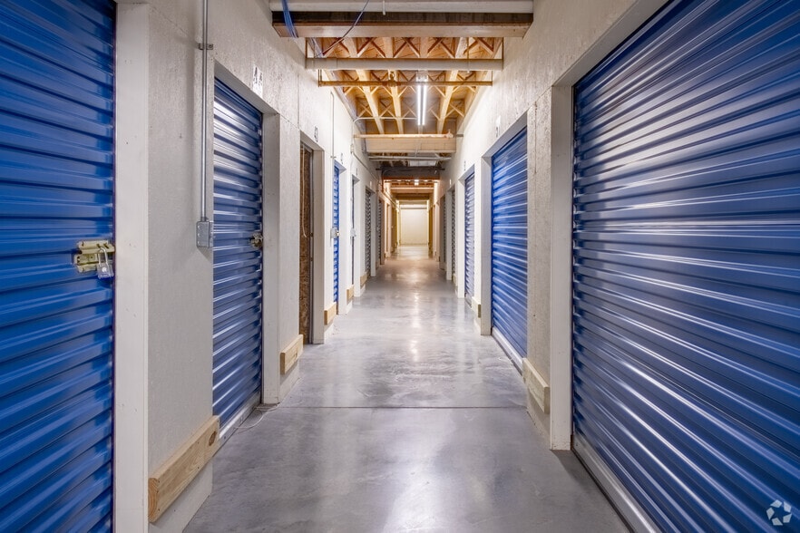 More Photos Of 218-326 Wisconsin Dr, Jefferson Office For Lease