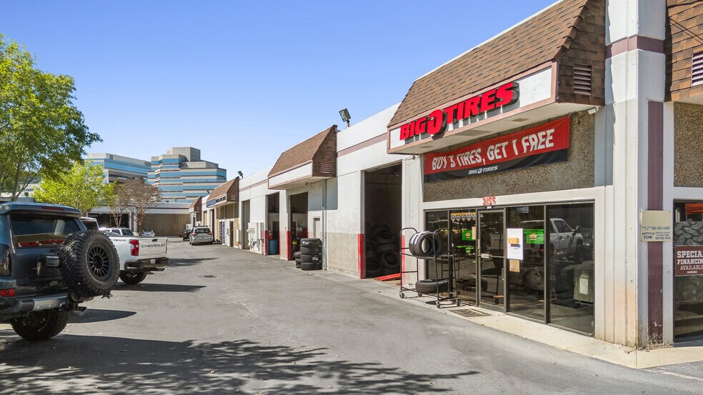 Primary Photo Of 2141-2149 N Broadway, Walnut Creek Auto Repair For Sale