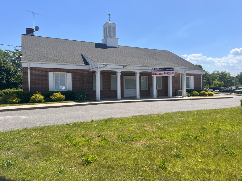 Primary Photo Of 532 Old Town Rd, Port Jefferson Station Freestanding For Lease