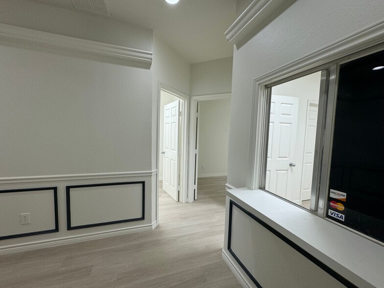 More Photos Of 3606 Marvin D Love Fwy, Dallas Medical For Lease