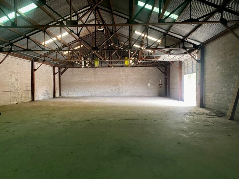 More Photos Of 924 Hanger St, Little Rock Service For Lease