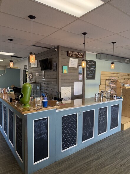 More Photos Of 64 Putnam St, Winthrop Storefront Retail Office For Lease