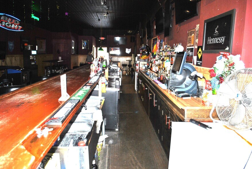 More Photos Of 209 W Main St, Circleville Storefront For Sale