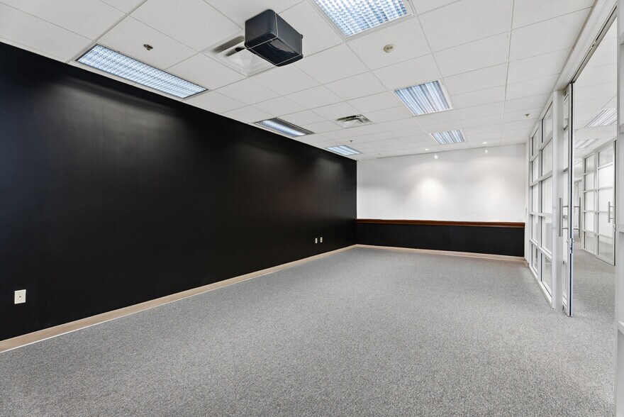 More Photos Of 33302 Valle Rd, San Juan Capistrano Office For Sale