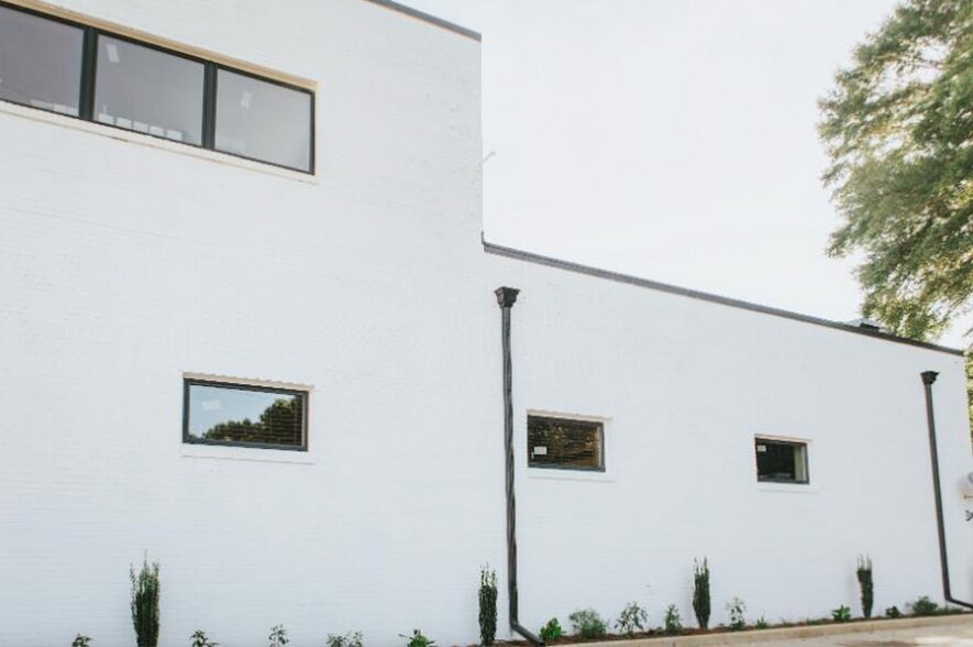 More Photos Of 704 N Gloster St, Tupelo Office For Sale