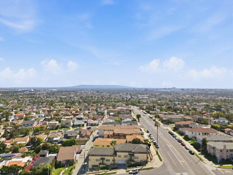 More Photos Of 4462 W 59th St, Los Angeles Apartments For Sale