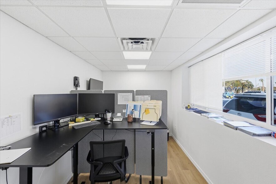 More Photos Of 711 60th St Ct E, Bradenton Light Distribution For Sale