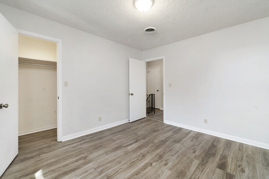 More Photos Of 1012-1032 Hickory Hill Ln, Hermitage Apartments For Sale