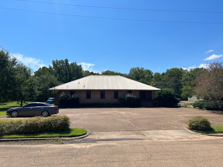 Primary Photo Of 2680 River Ridge Dr, Jackson Medical For Sale