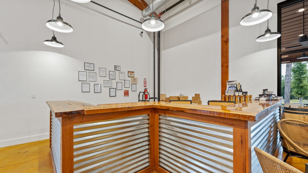 More Photos Of 100 Grand Vintners Lane, Lake Ozark Specialty For Sale